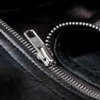 【壊れたファスナーの直し方】外れた・閉まらない・動かないの修理方法を紹介