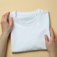 Tシャツの襟がよれる原因は？予防方法や直し方を解説